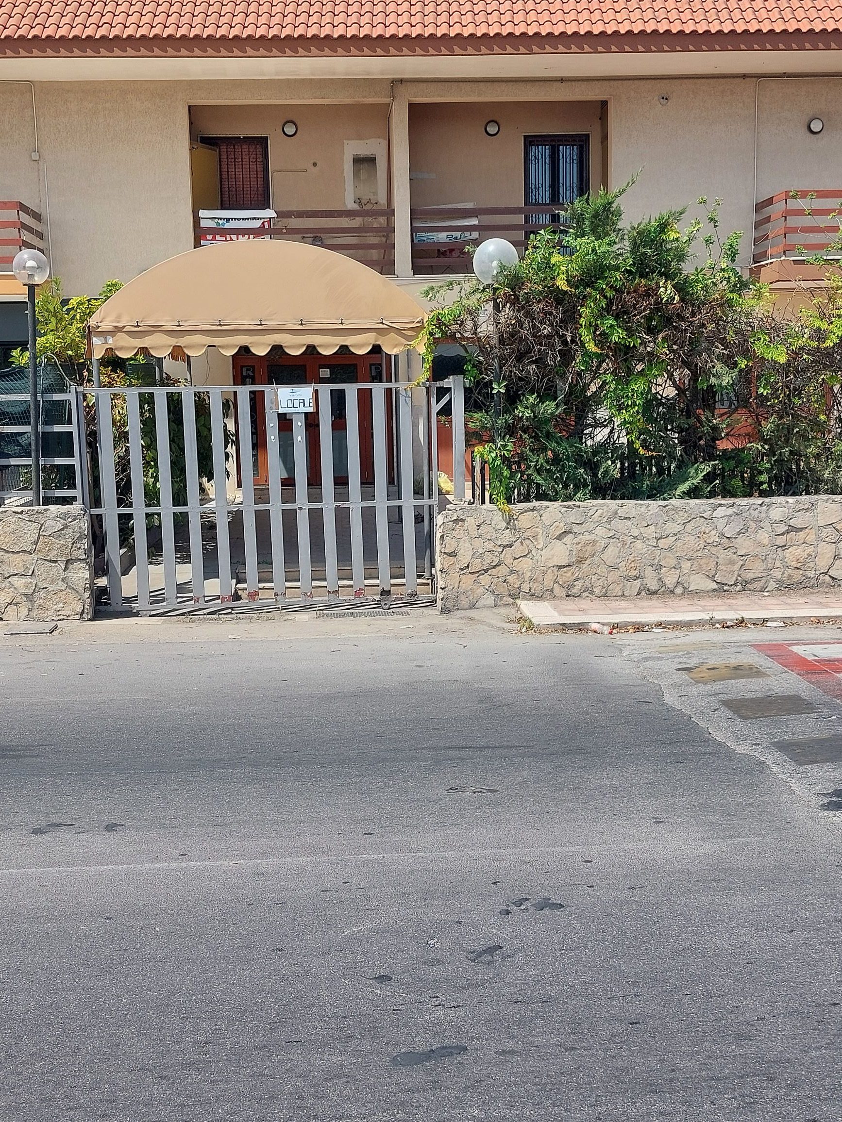 Locale commerciale a Lama